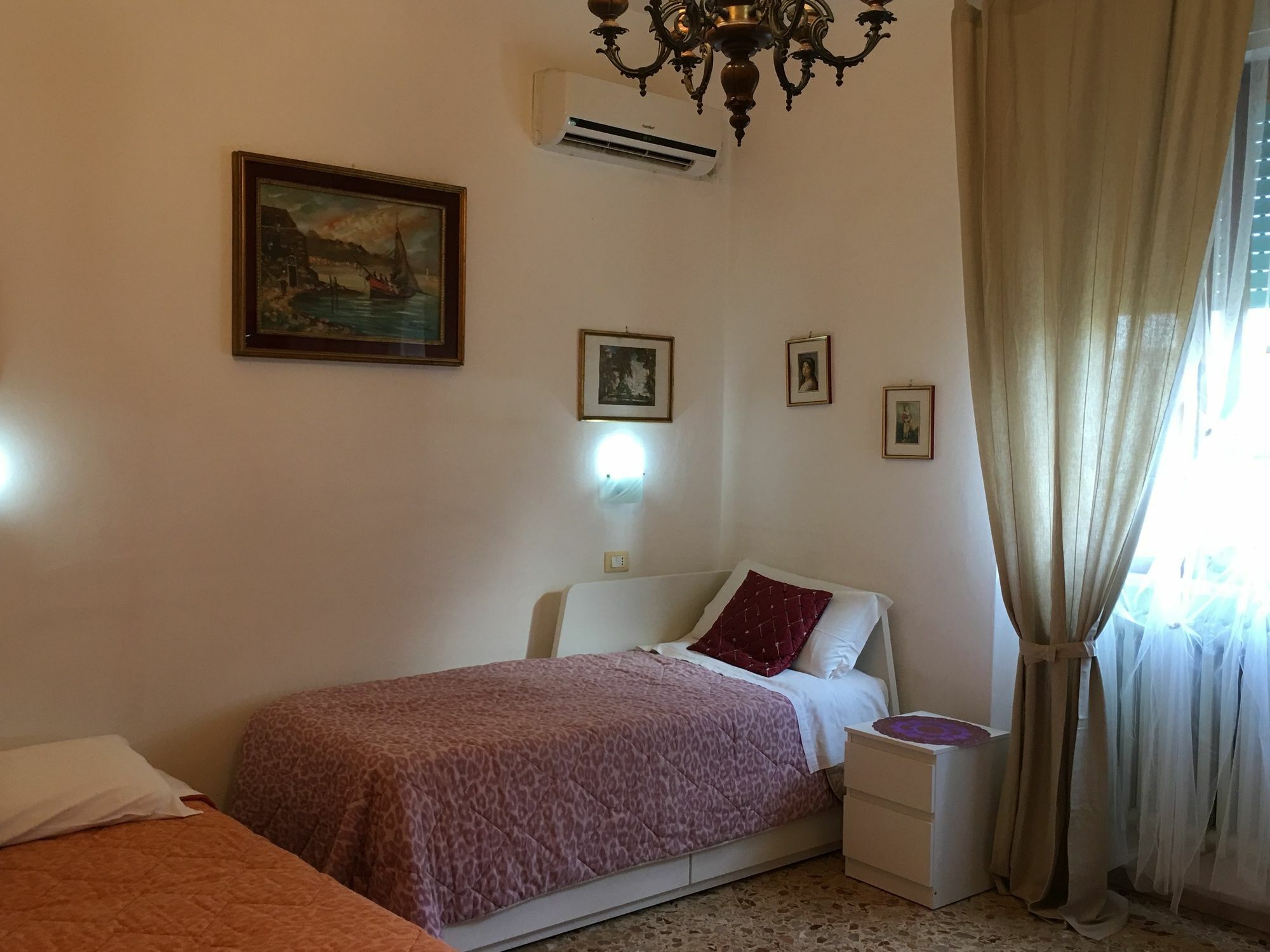 Bed and breakfast A Casa Doina Airport2 3*
